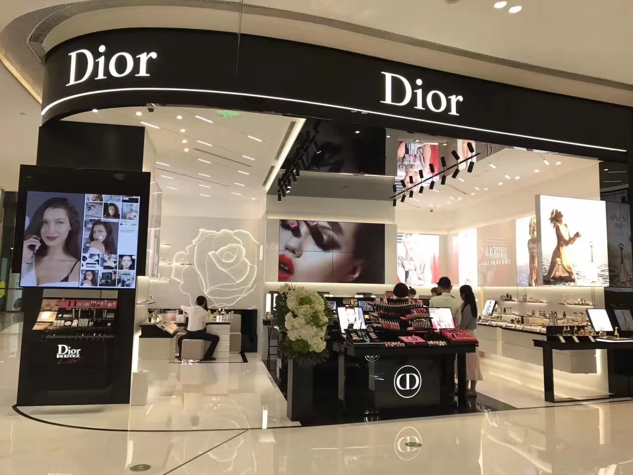 DIOR 门店大屏