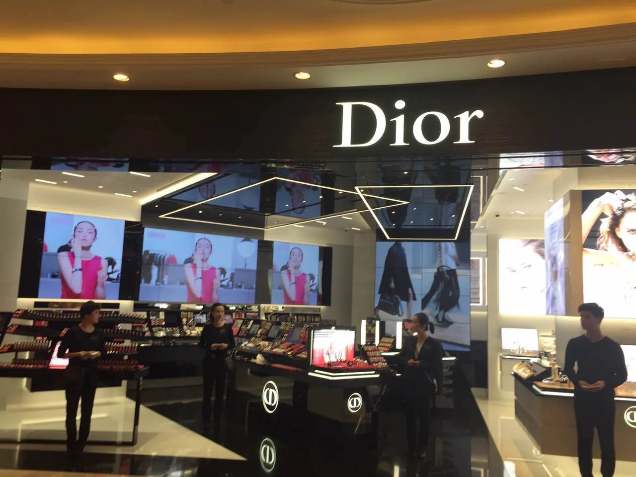 DIOR 门店沉浸式体验